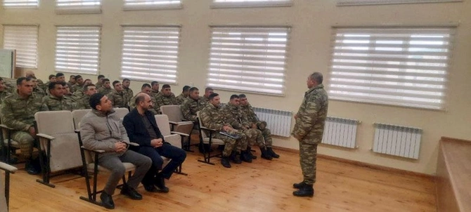 Azad edilmiş ərazilərdə hərbçilərlə görüşlər keçirilib Azad edilmiş ərazilərdə hərbçilərlə görüşlər keçirilib