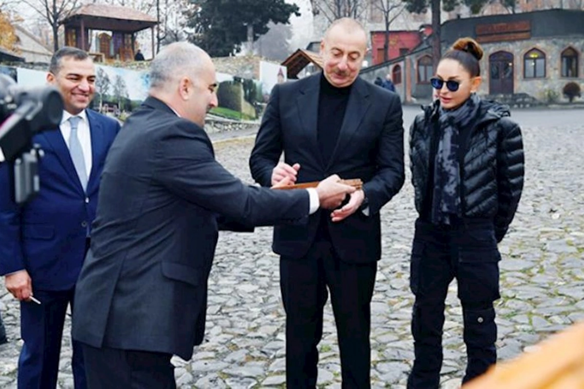 Prezident və xanımının sənətkarlarla görüşündən maraqlı görüntülər — VİDEO