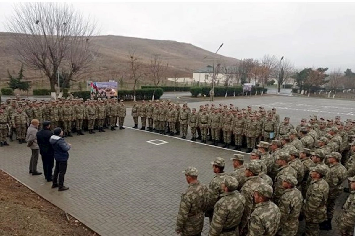 Azad edilmiş ərazilərdə hərbçilərlə görüşlər keçirilib