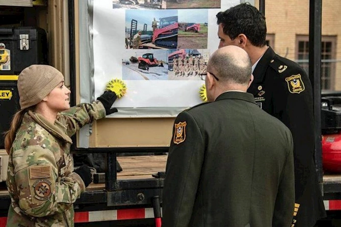 Azərbaycan Ordusunun Baş Qərargah rəisi ABŞ-da aviasiya bazasını ziyarət edib — FOTOLAR