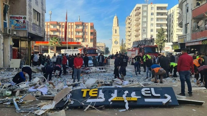 Türkiyədə GÜCLÜ PARTLAYIŞ: yaralananların sayı artdı — YENİLƏNİB (FOTO) Türkiyədə GÜCLÜ PARTLAYIŞ: yaralananların sayı artdı — YENİLƏNİB (FOTO)