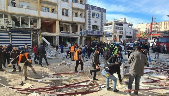 Türkiyədə GÜCLÜ PARTLAYIŞ: yaralananların sayı artdı — YENİLƏNİB (FOTO) Türkiyədə GÜCLÜ PARTLAYIŞ: yaralananların sayı artdı — YENİLƏNİB (FOTO)