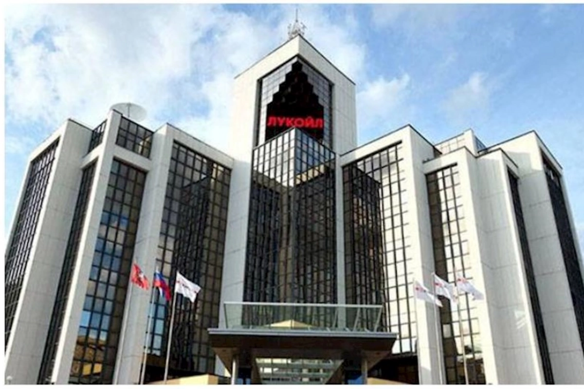 “Lukoil” İtaliyadakı zavodunu satır