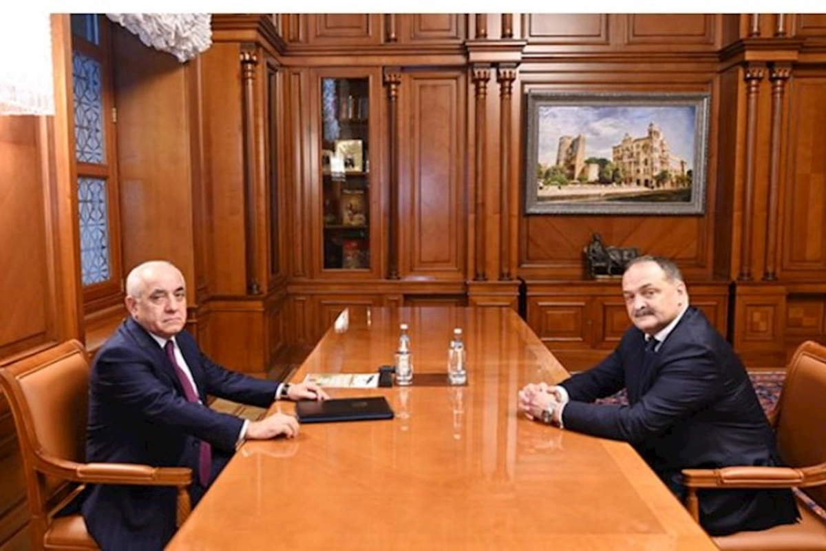Əli Əsədov Dağıstanın rəhbəri ilə görüşüb