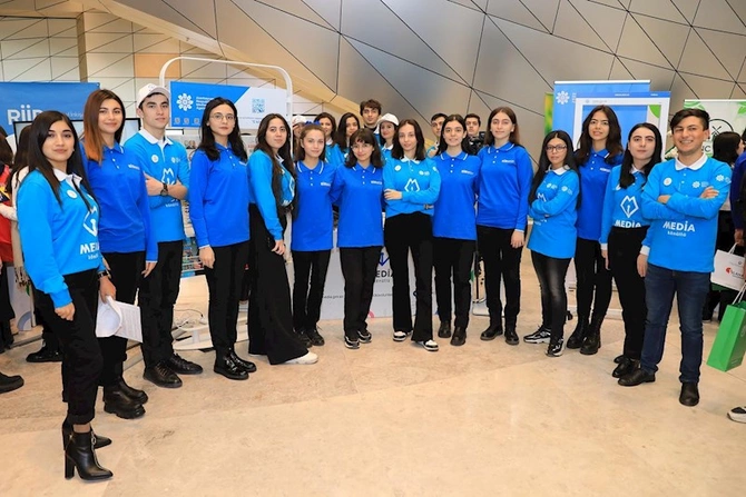 MEDİA könüllüləri diplomlarla təltif edildi — FOTOLAR MEDİA könüllüləri diplomlarla təltif edildi — FOTOLAR