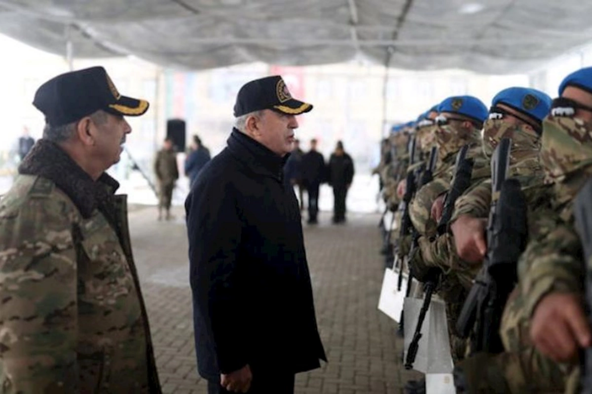 Zakir Həsənov və Hulusi Akar birgə təlimdə fərqlənən hərbçilərə mükafatlar təqdim ediblər — FOTO/VİDEO