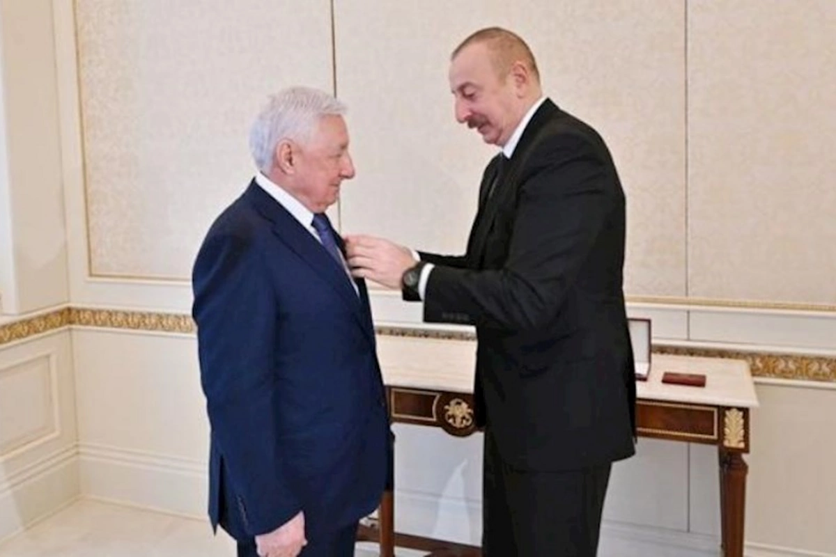 İlham Əliyev Maqomed Səidoviç Qurbanova “Şöhrət” ordenini təqdim edib