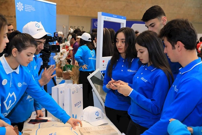 MEDİA könüllüləri diplomlarla təltif edildi — FOTOLAR MEDİA könüllüləri diplomlarla təltif edildi — FOTOLAR