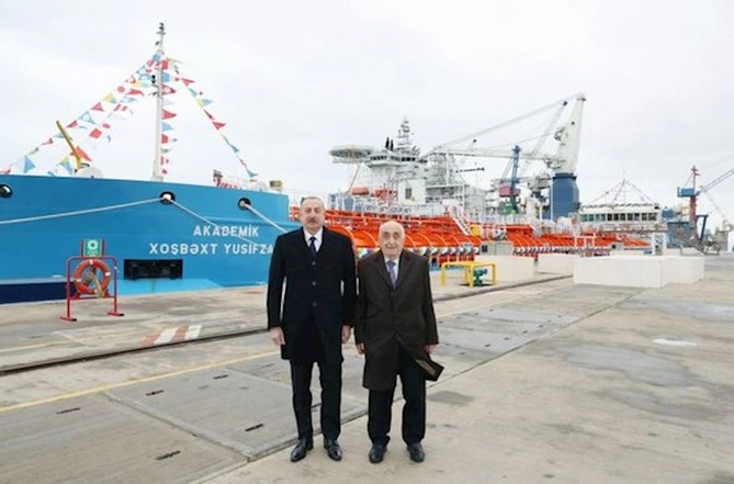 Prezident tankerin istismara verilməsi mərasimində iştirak edib — YENİLƏNİB (FOTO) Prezident tankerin istismara verilməsi mərasimində iştirak edib — YENİLƏNİB (FOTO)