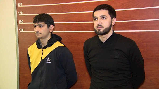 Xırdalanda kütləvi dava — Avtomobilə atəş açıldı (VİDEO/FOTO) Xırdalanda kütləvi dava — Avtomobilə atəş açıldı (VİDEO/FOTO)