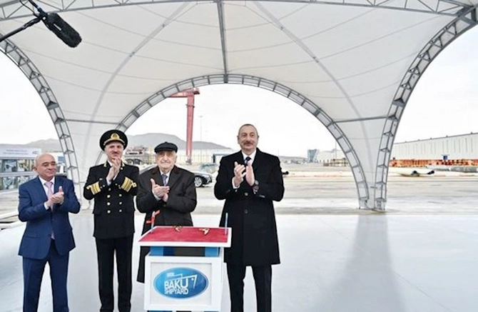 Prezident tankerin istismara verilməsi mərasimində iştirak edib — YENİLƏNİB (FOTO) Prezident tankerin istismara verilməsi mərasimində iştirak edib — YENİLƏNİB (FOTO)