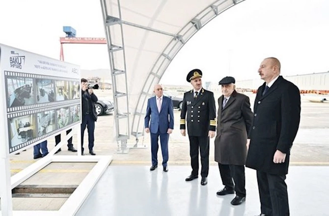 Prezident tankerin istismara verilməsi mərasimində iştirak edib — YENİLƏNİB (FOTO) Prezident tankerin istismara verilməsi mərasimində iştirak edib — YENİLƏNİB (FOTO)