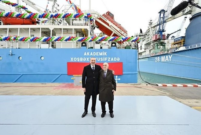 Prezident tankerin istismara verilməsi mərasimində iştirak edib — YENİLƏNİB (FOTO) Prezident tankerin istismara verilməsi mərasimində iştirak edib — YENİLƏNİB (FOTO)