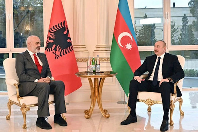 İlham Əliyevin Albaniyanın Baş naziri ilə təkbətək görüşü olub — YENİLƏNİB (FOTO) İlham Əliyevin Albaniyanın Baş naziri ilə təkbətək görüşü olub — YENİLƏNİB (FOTO)