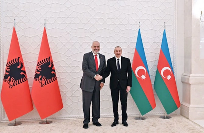 İlham Əliyevin Albaniyanın Baş naziri ilə təkbətək görüşü olub — YENİLƏNİB (FOTO) İlham Əliyevin Albaniyanın Baş naziri ilə təkbətək görüşü olub — YENİLƏNİB (FOTO)