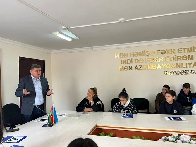 Elməddin Muradlı tələbələrlə görüşüb yol hərəkəti qaydalardan danışdı — VİDEO/FOTO