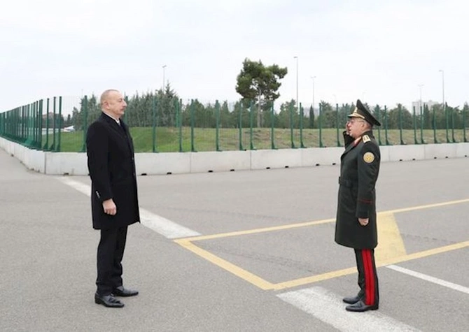 Prezident yeni alınmış xüsusi təyinatlı texnikalarla tanış olub — YENİLƏNİB (FOTO)
