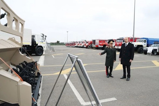 Prezident yeni alınmış xüsusi təyinatlı texnikalarla tanış olub — YENİLƏNİB (FOTO)