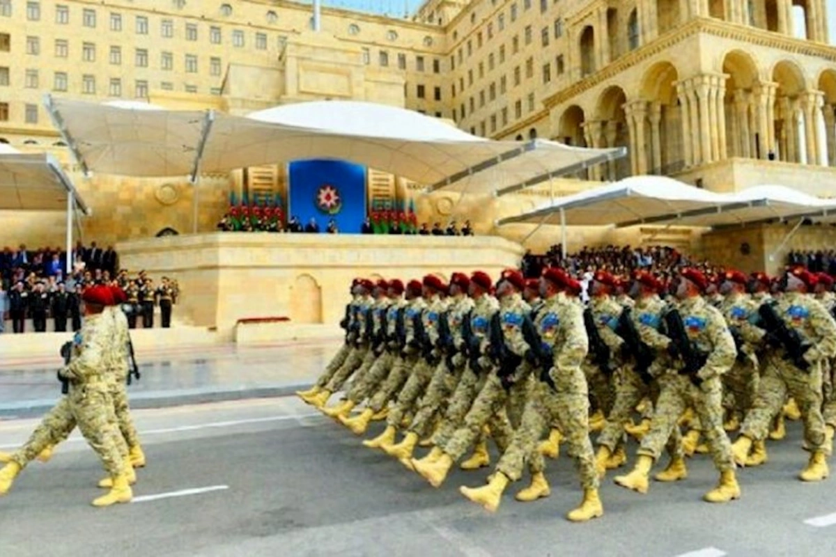 Müstəqil Azərbaycanın tarixinə qızıl hərflərlə yazılan Zəfər paradı