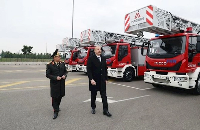 Prezident yeni alınmış xüsusi təyinatlı texnikalarla tanış olub — YENİLƏNİB (FOTO)