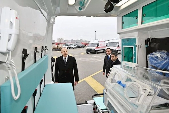 Prezident yeni alınmış xüsusi təyinatlı texnikalarla tanış olub — YENİLƏNİB (FOTO)