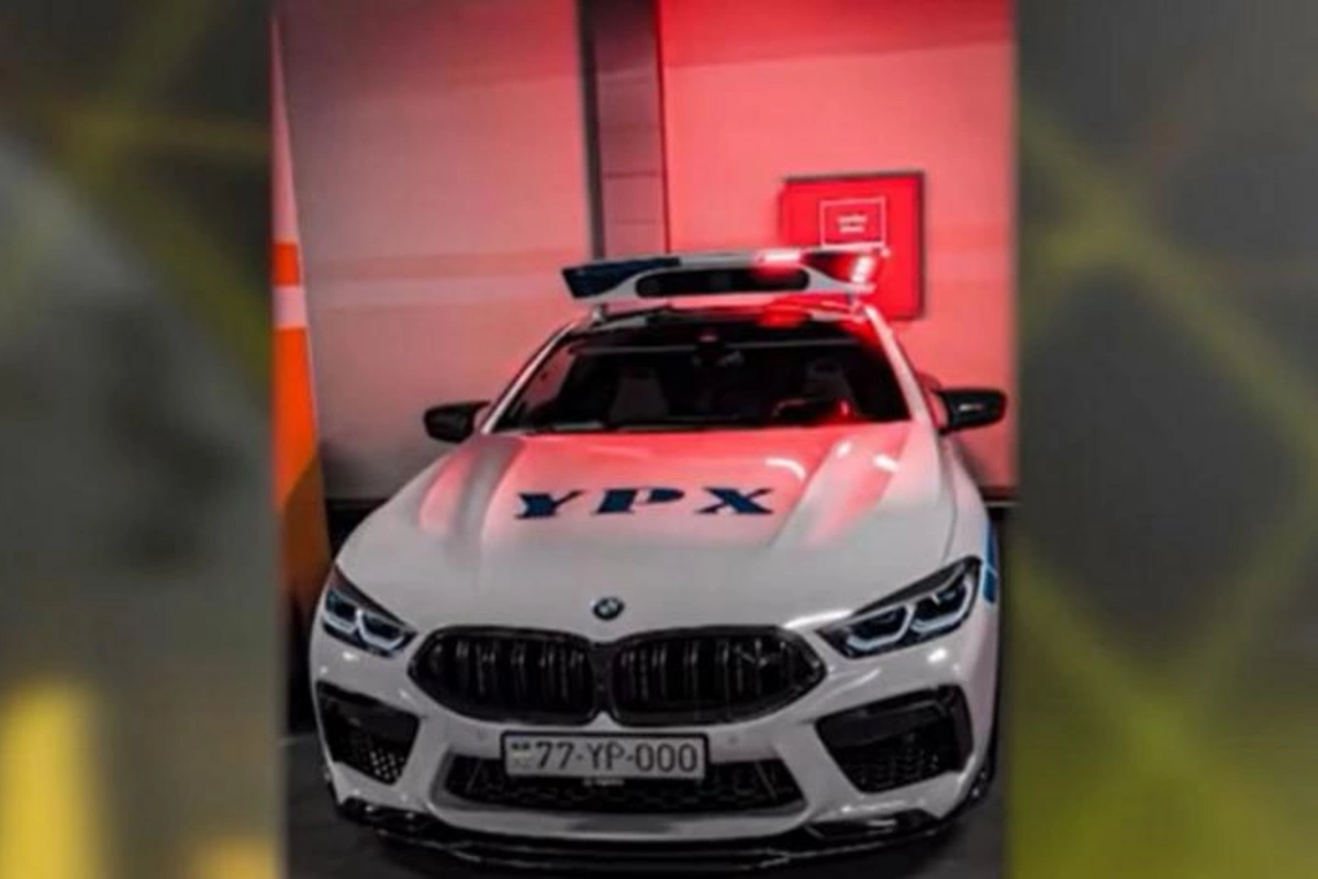 Polis avtomobili ilə hər kəsi çaş-baş salan gənc kimdir? — VİDEO