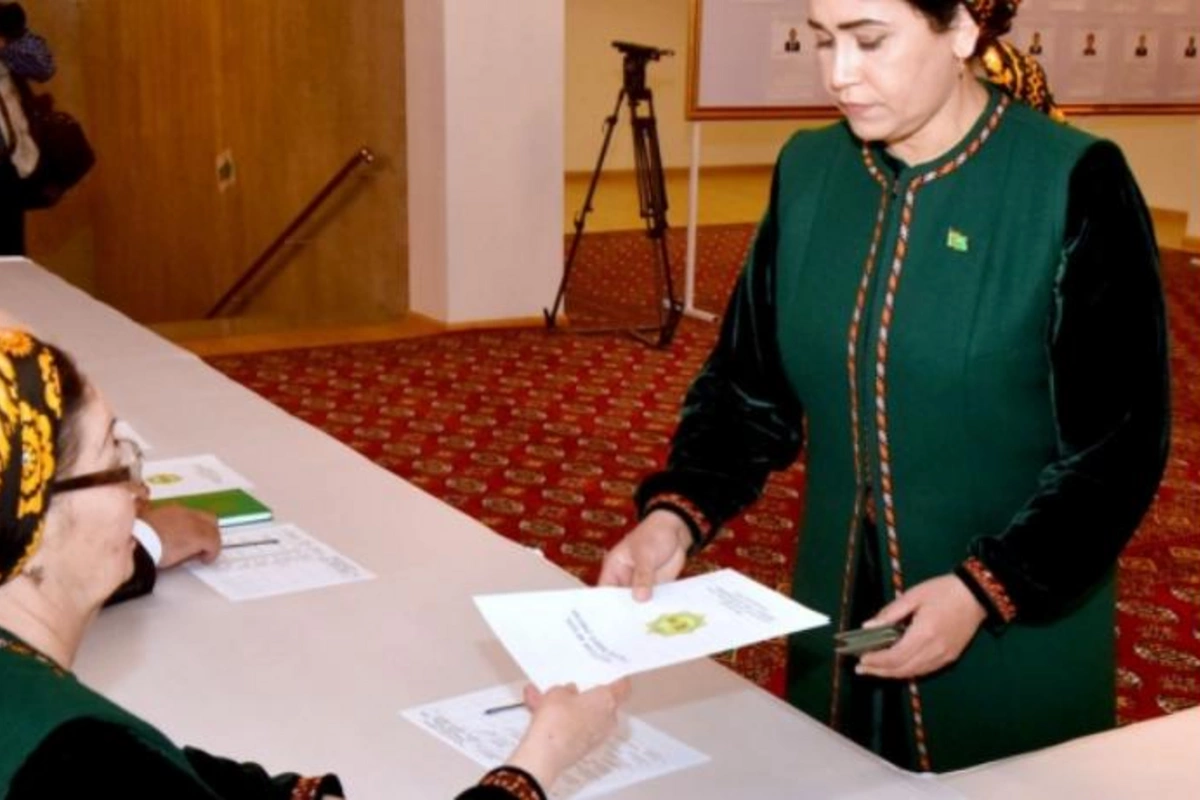 Türkmənistanda kənd sanitar həkiminin prezidentliyə namizədliyi irəli sürüldü