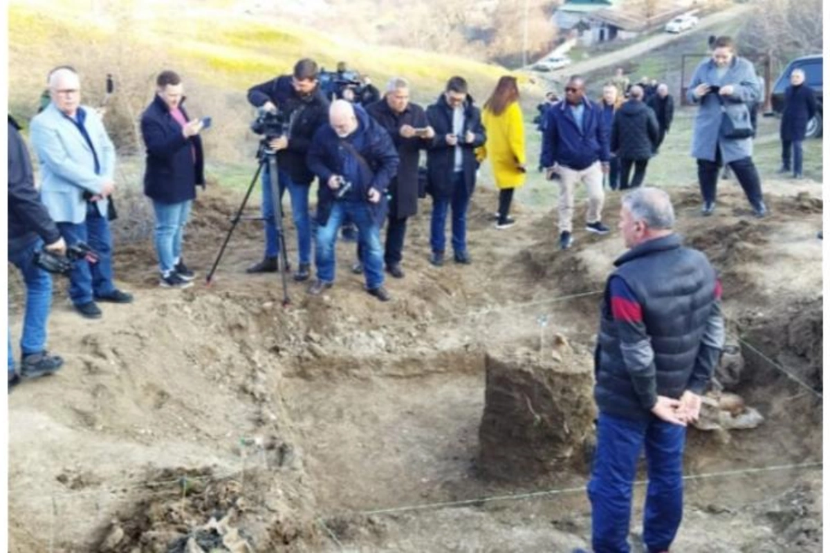 Aşkarlanan kütləvi məzarlıqlar... — Erməni vəhşiliyi dünyaya nümayiş olunur