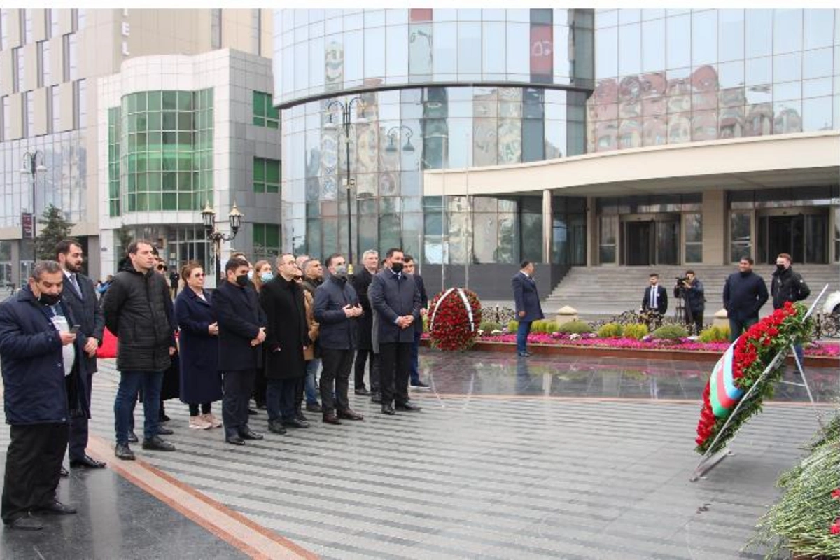 “Azərsığorta”nın əməkdaşları Xocalı soyqırımı abidəsini ziyarət etdi — FOTOLAR