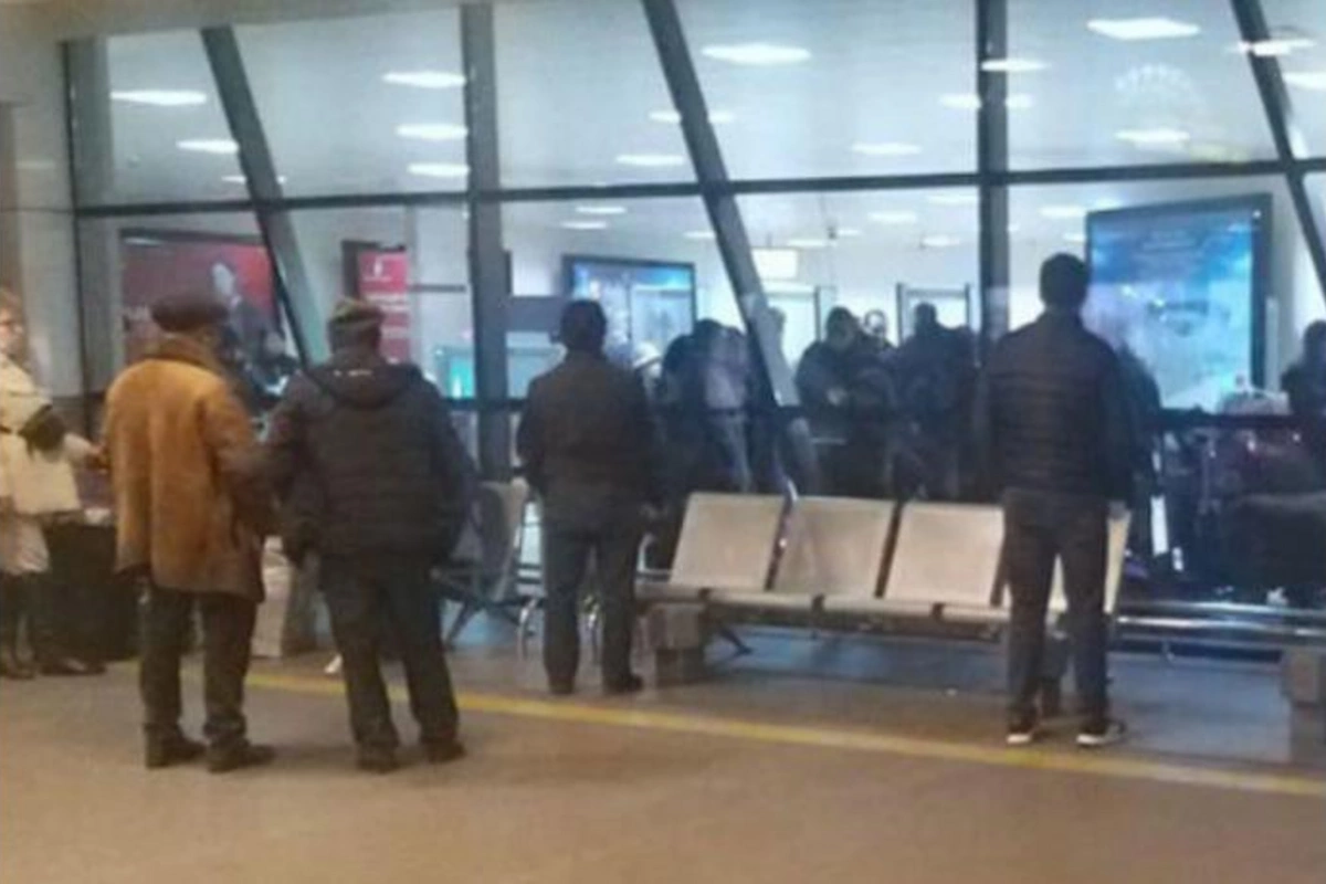 Ukraynada olan Azərbaycan vətəndaşlarının bir qismi Bakıya qayıtdı — FOTOLAR
