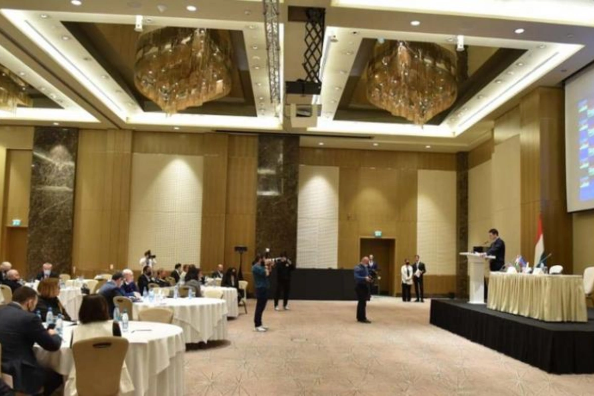 Bakıda Azərbaycan-Macarıstan biznes forumu keçirilir — FOTOLAR
