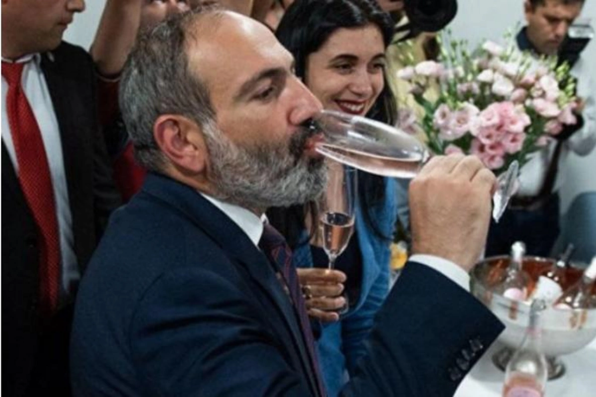 Paşinyan içib, Putini təhqir etdi