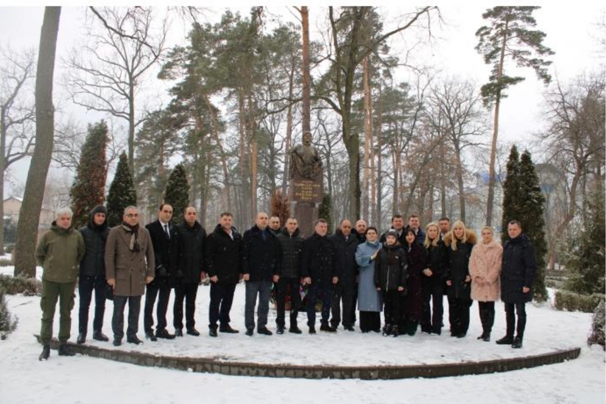 Ukraynada İlham Əliyev tərəfindən təltif edilən müəllimlərə orden və medallar təqdim olundu — FOTOLAR