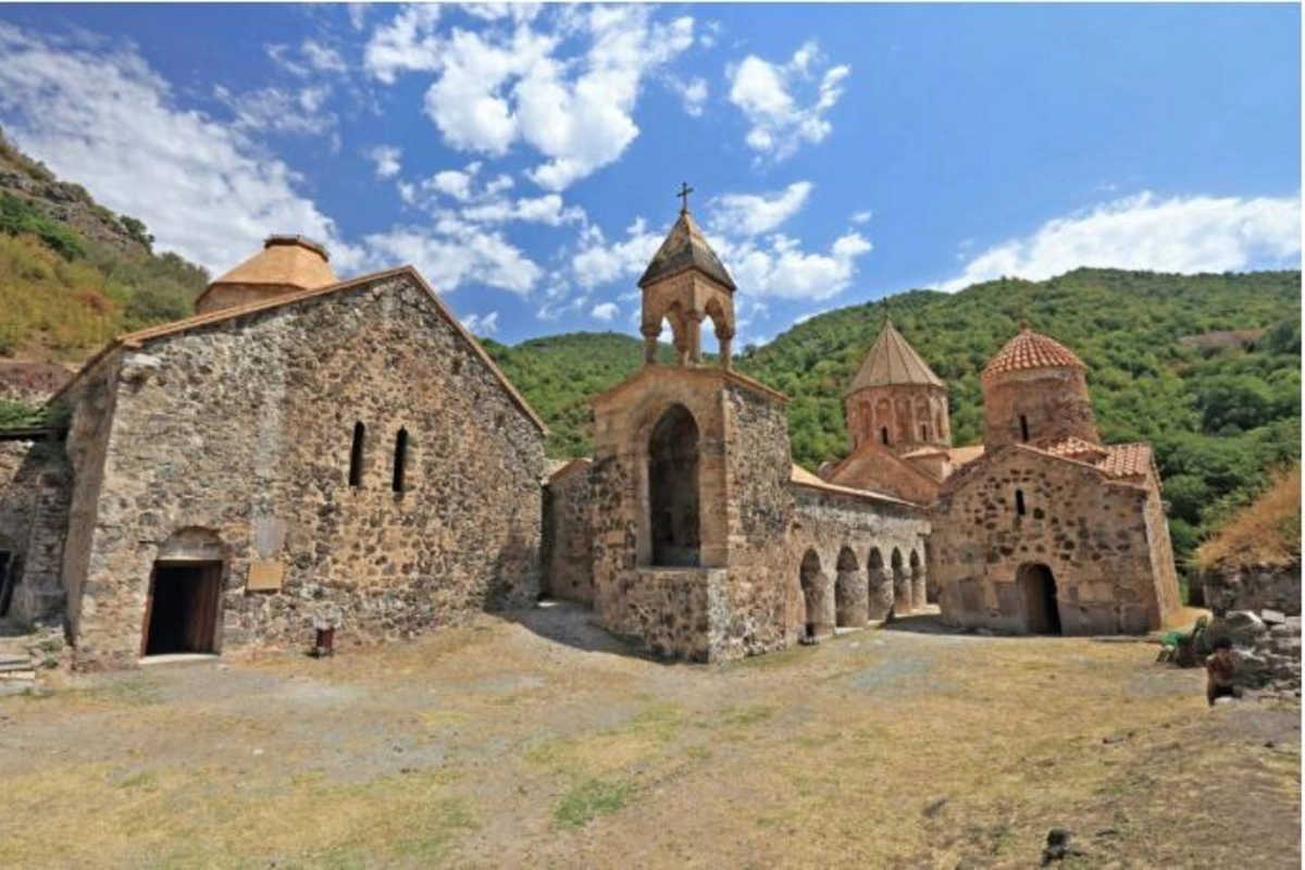 Ermənilər Azərbaycanda Alban kilsəsini “təmir” edir