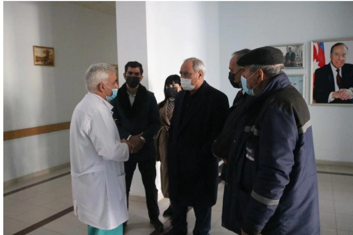 Fəzail Ağamalı xəstəxanada olan qazi ailəsini ziyarət etdi — FOTOLAR