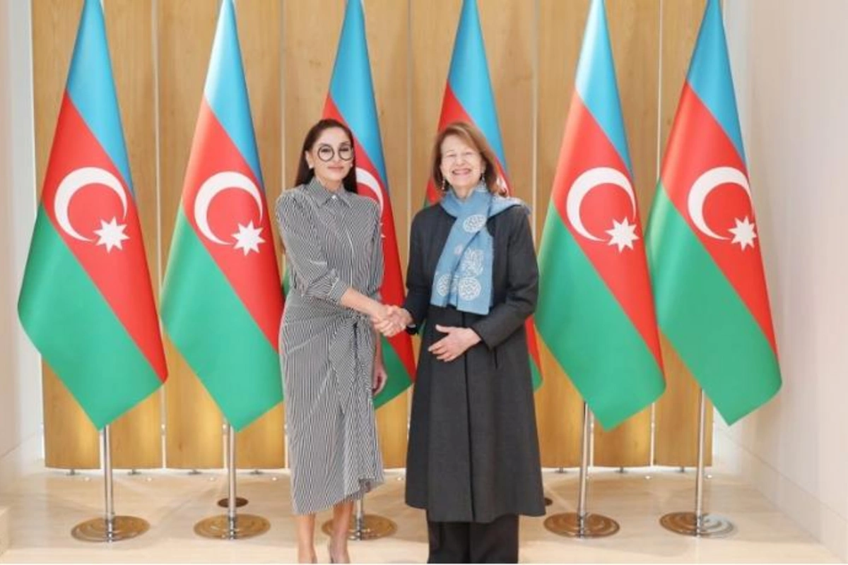 Mehriban Əliyeva Emma Nikolsonla görüşdü — FOTO