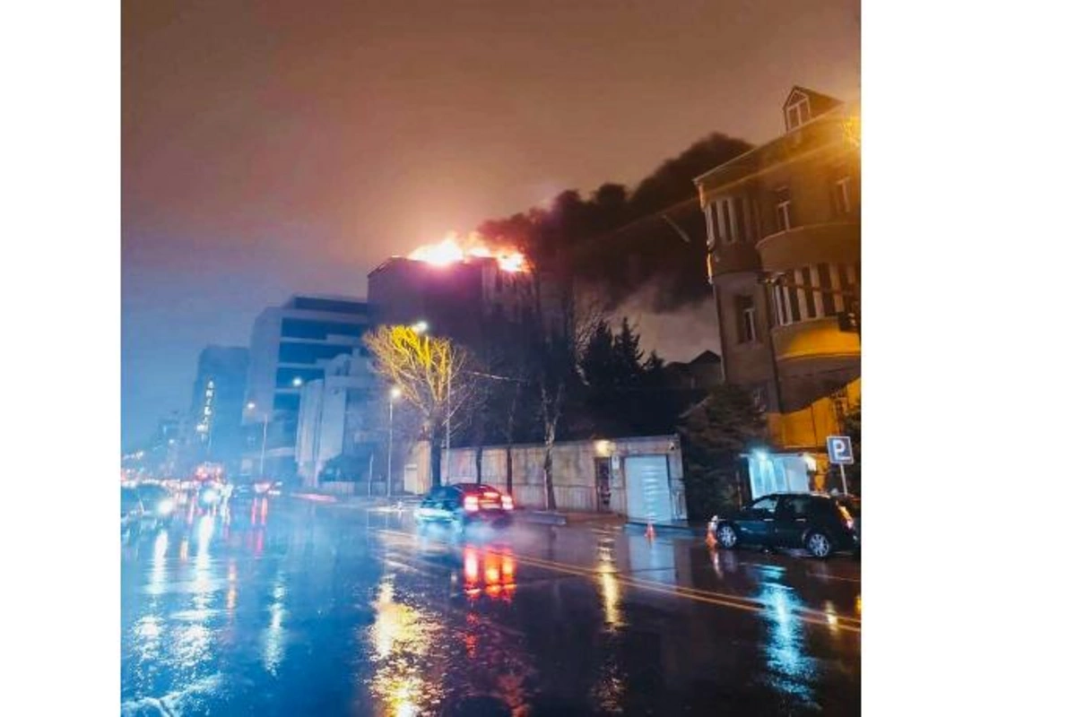 Bakıda məşhur otel yanır — VİDEO (ÖZƏL)