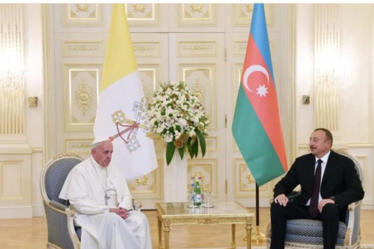 Prezident Roma Papasını təbrik etdi
