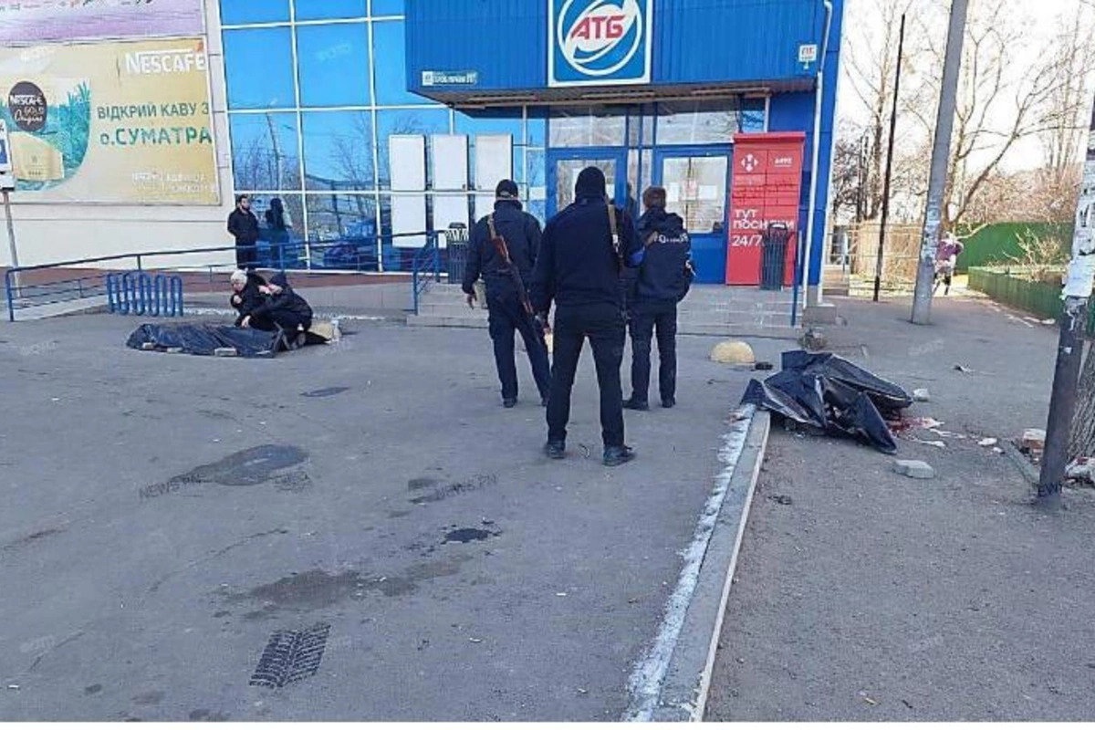 Rusiya hərbçiləri bankomat növbəsinə durmuş vətəndaşları bombaladı — 9 ölü, 13 yaralı var