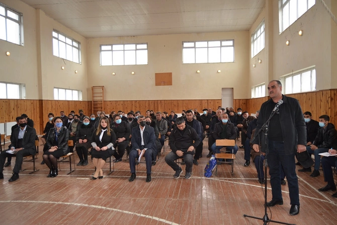 Alı Alıyev Birinci Zobucuq qəsəbəsində vətəndaşlarla görüş keçirdi — FOTOLAR Alı Alıyev Birinci Zobucuq qəsəbəsində vətəndaşlarla görüş keçirdi — FOTOLAR