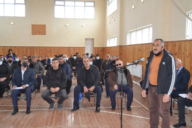 Alı Alıyev Birinci Zobucuq qəsəbəsində vətəndaşlarla görüş keçirdi — FOTOLAR Alı Alıyev Birinci Zobucuq qəsəbəsində vətəndaşlarla görüş keçirdi — FOTOLAR