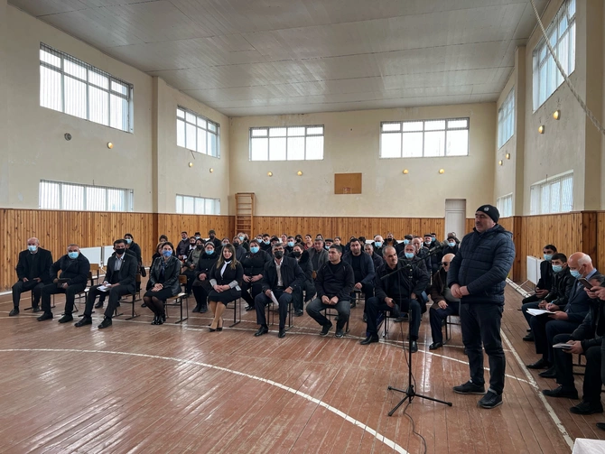 Alı Alıyev Birinci Zobucuq qəsəbəsində vətəndaşlarla görüş keçirdi — FOTOLAR Alı Alıyev Birinci Zobucuq qəsəbəsində vətəndaşlarla görüş keçirdi — FOTOLAR