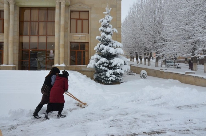 Daşkəsənə güclü qar yağıb — FOTOLAR (ÖZƏL) Daşkəsənə güclü qar yağıb — FOTOLAR (ÖZƏL)