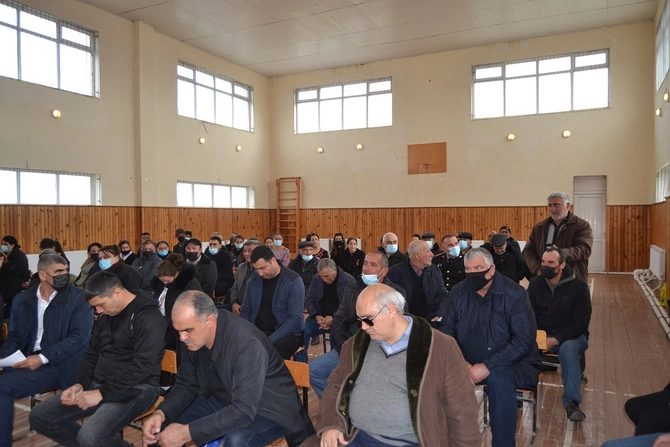 Alı Alıyev Birinci Zobucuq qəsəbəsində vətəndaşlarla görüş keçirdi — FOTOLAR Alı Alıyev Birinci Zobucuq qəsəbəsində vətəndaşlarla görüş keçirdi — FOTOLAR
