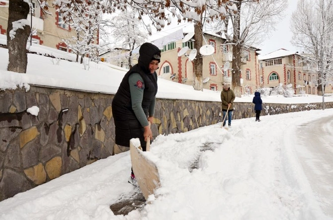 Daşkəsənə güclü qar yağıb — FOTOLAR (ÖZƏL) Daşkəsənə güclü qar yağıb — FOTOLAR (ÖZƏL)