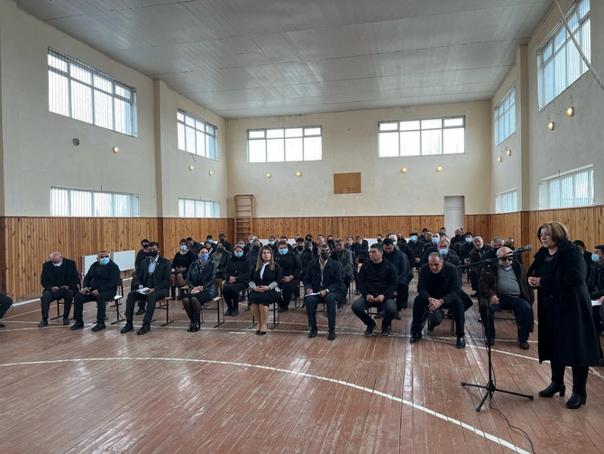 Alı Alıyev Birinci Zobucuq qəsəbəsində vətəndaşlarla görüş keçirdi — FOTOLAR Alı Alıyev Birinci Zobucuq qəsəbəsində vətəndaşlarla görüş keçirdi — FOTOLAR