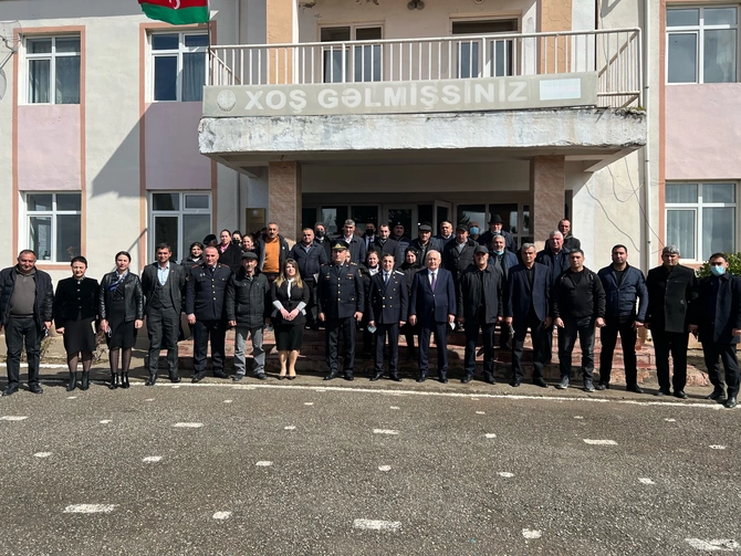 Alı Alıyev Birinci Zobucuq qəsəbəsində vətəndaşlarla görüş keçirdi — FOTOLAR Alı Alıyev Birinci Zobucuq qəsəbəsində vətəndaşlarla görüş keçirdi — FOTOLAR