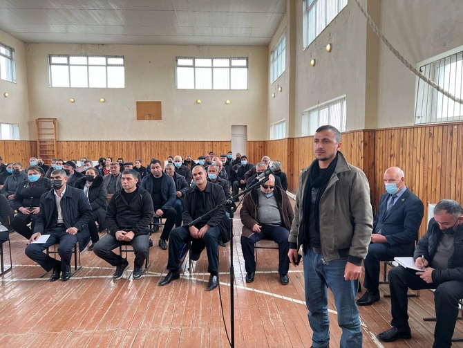 Alı Alıyev Birinci Zobucuq qəsəbəsində vətəndaşlarla görüş keçirdi — FOTOLAR Alı Alıyev Birinci Zobucuq qəsəbəsində vətəndaşlarla görüş keçirdi — FOTOLAR