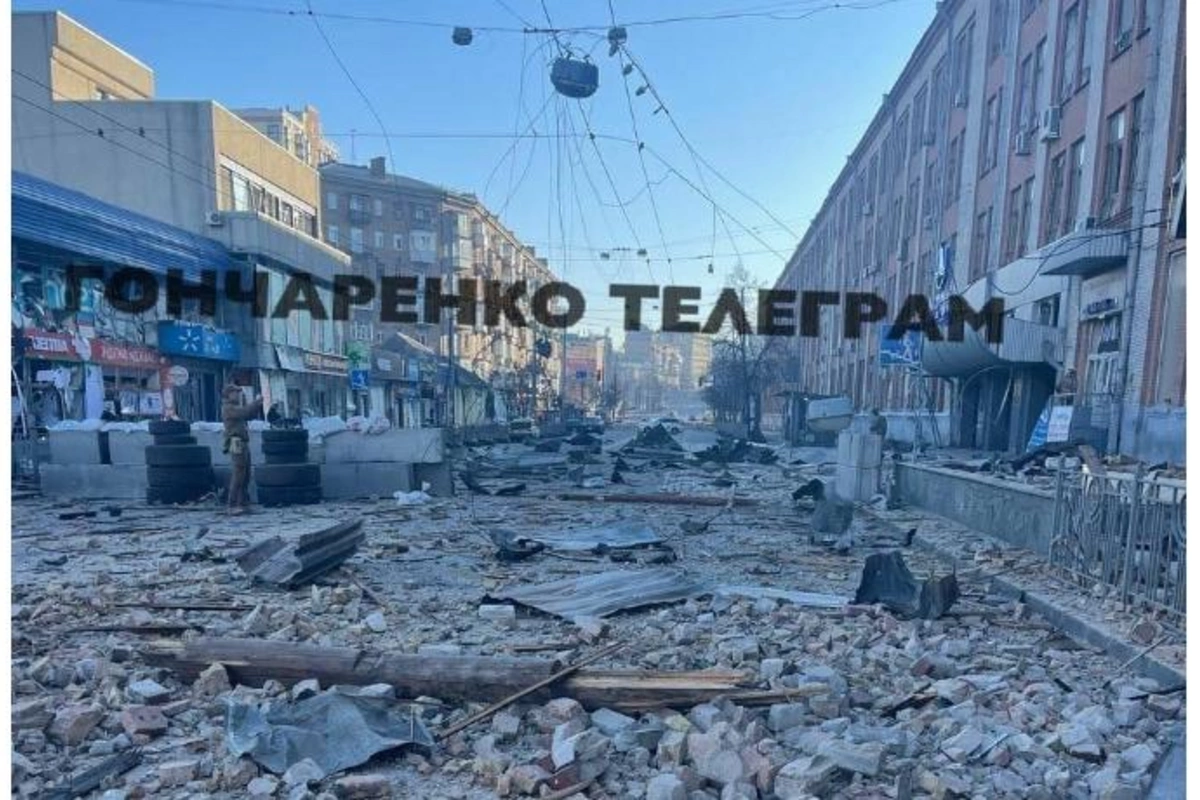 Azərbaycanın Ukraynadakı səfirliyinin binasının ətrafına raket zərbələri endirildi — FOTO