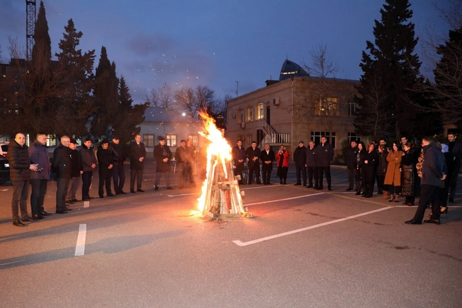 “Azəriqaz” rəhbərliyi yumurta döyüşdürdü — FOTOLAR “Azəriqaz” rəhbərliyi yumurta döyüşdürdü — FOTOLAR